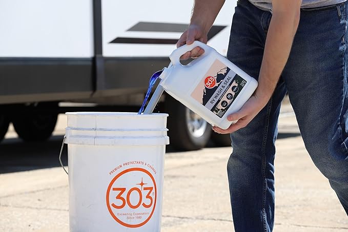 RV Wash & Seal - Clean, Streak-Free Finish, pH Neutral with High Foaming Formula, Provides A Deep Gloss Finish on RVs, Campers, Pop-ups, and Motorhomes, 1 Gallon (30240)