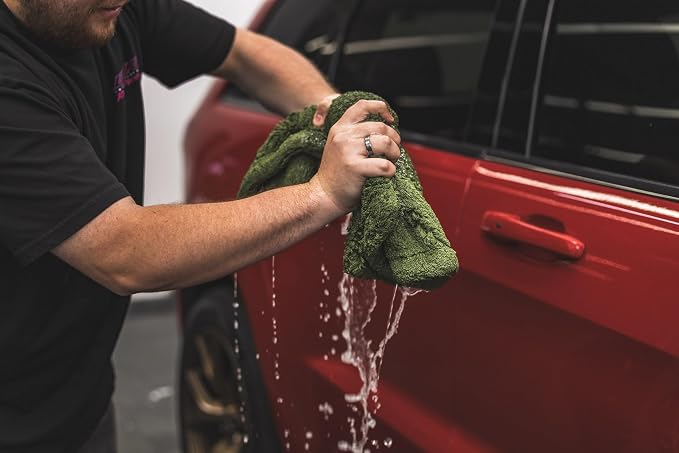 The Liquid8r M22, Absorbent 70/30 Blend Microfiber Drying Towel for Cars, Trucks, and SUVs, Safe for Detailing, Scratch-Free, Twist Loop, 2200 GSM, 20x20 Inches, Camo
