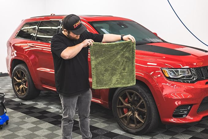 The Liquid8r M22, Absorbent 70/30 Blend Microfiber Drying Towel for Cars, Trucks, and SUVs, Safe for Detailing, Scratch-Free, Twist Loop, 2200 GSM, 20x20 Inches, Camo